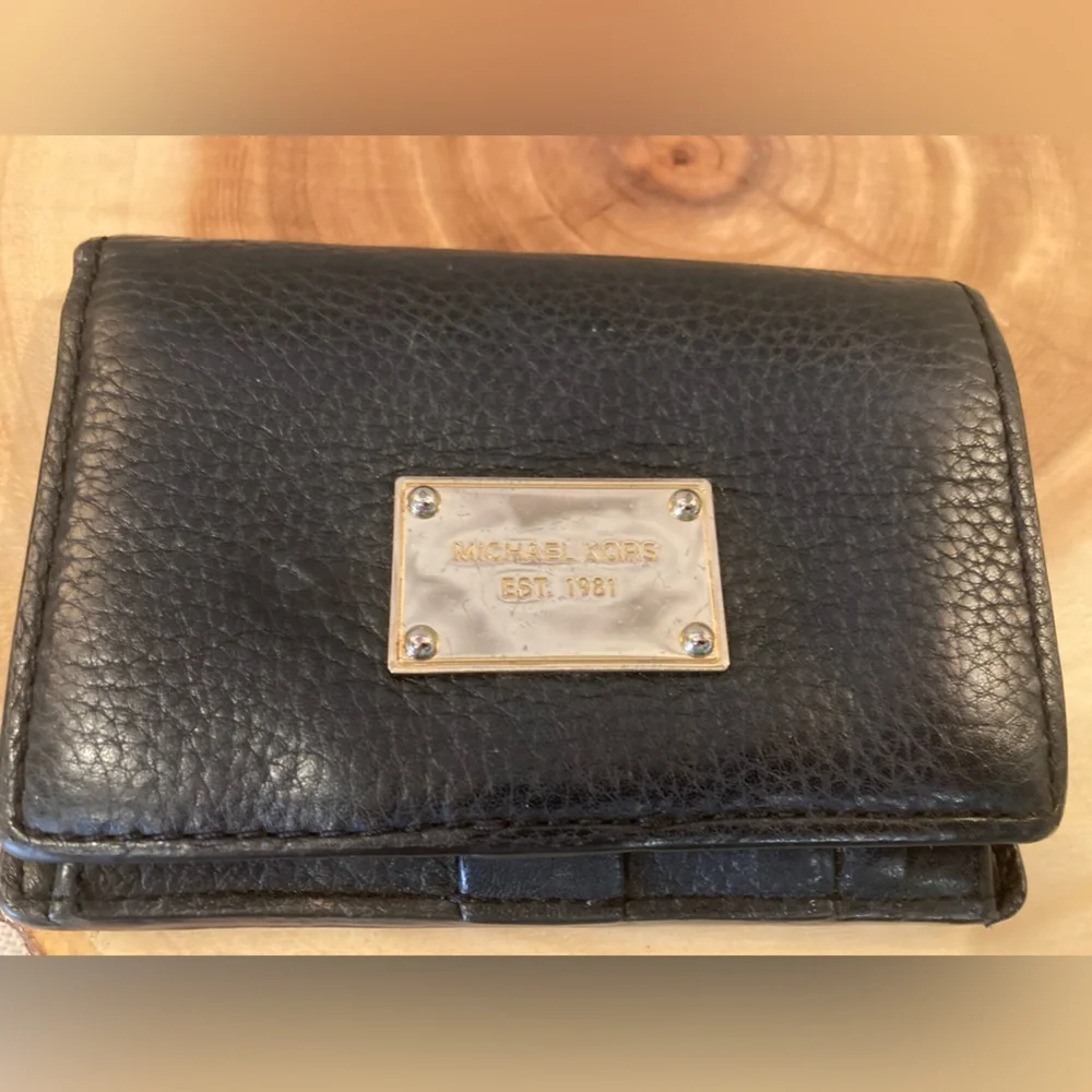 MICHAEL KORS Black Wallet Window‎ ID Credit Cards Slots Bi Fold JET SET